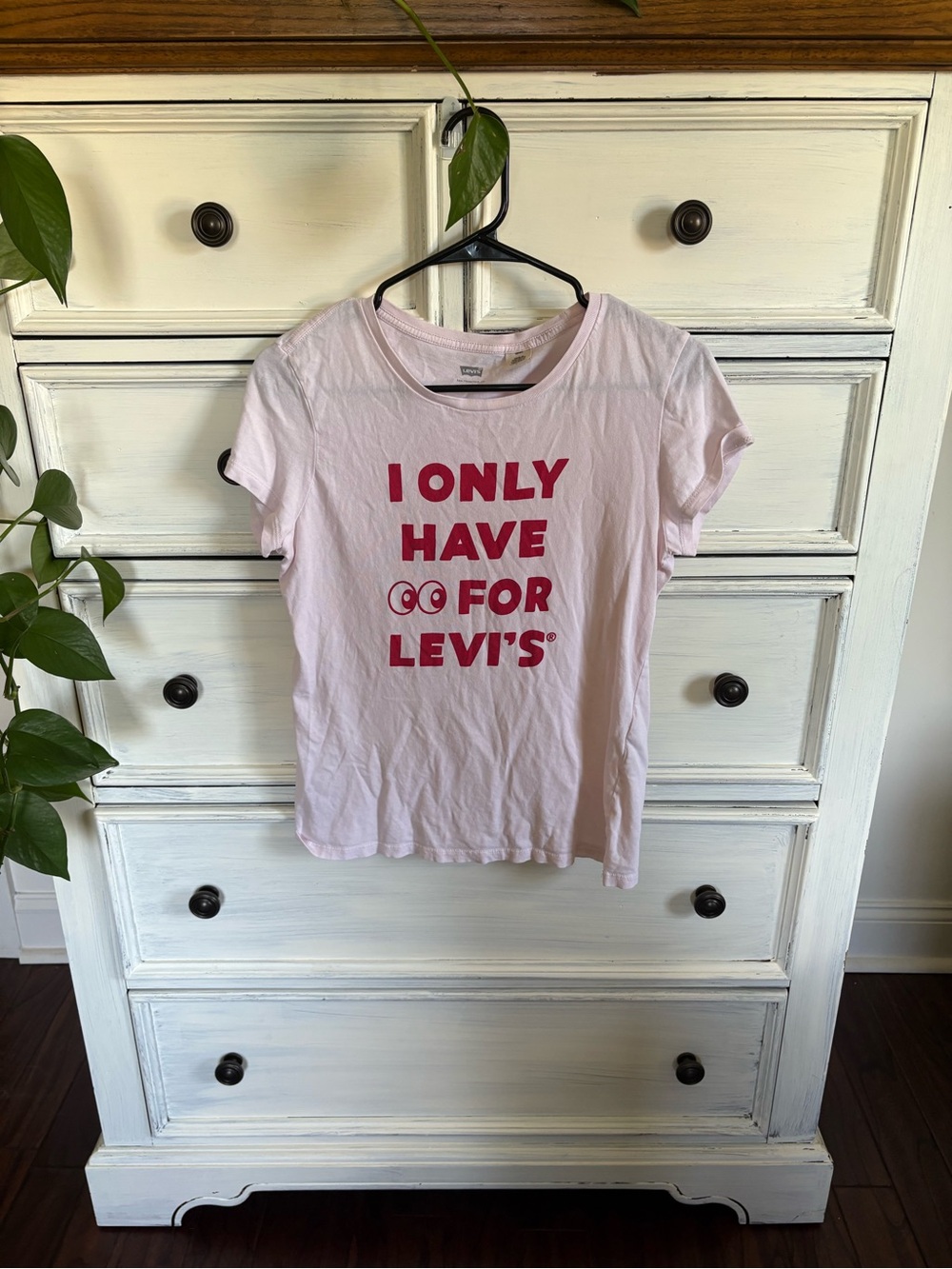 Levi's Light Pink Short Sleeve Tee with Red Graphic